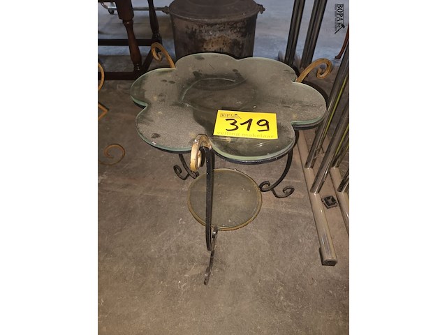 Lot 319 - plantenstaander - afbeelding 1 van  3