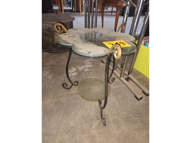 Lot 319 - plantenstaander - afbeelding 2 van  3