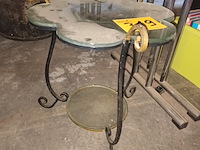 Lot 319 - plantenstaander - afbeelding 2 van  3