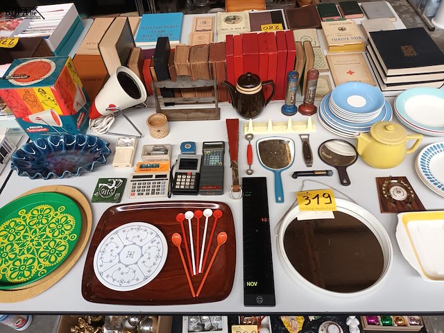 Lot 319 - vintage en retro huisraad. 45 stuks - afbeelding 1 van  7