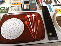 Lot 319 - vintage en retro huisraad. 45 stuks - afbeelding 5 van  7