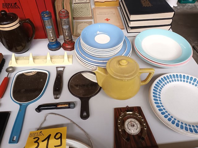 Lot 319 - vintage en retro huisraad. 45 stuks - afbeelding 6 van  7
