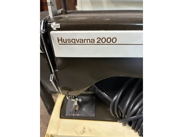Lot 319 - vintage naaimachine husqvarna 2000 - afbeelding 3 van  4