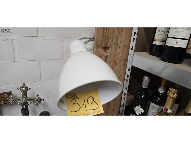 Lot 319 - witte metalen staanlamp h ong 146 cm - afbeelding 2 van  4