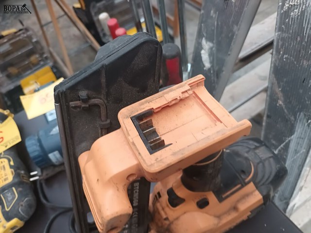 Lot 32 - accu tacker bostitch - afbeelding 4 van  4