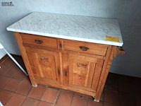 Lot 32 - antiek houten kastje - afbeelding 1 van  5