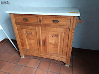Lot 32 - antiek houten kastje - afbeelding 2 van  5