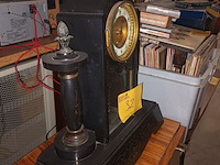 Lot 32 - antieke tafelklok - afbeelding 2 van  4