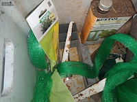 Lot 32 - bak met tuinmateriaal - afbeelding 5 van  5