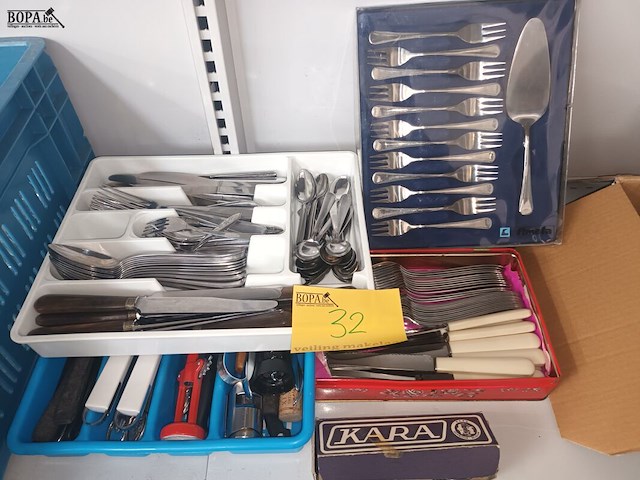 Lot 32 - bestek en keukengerei - afbeelding 1 van  5