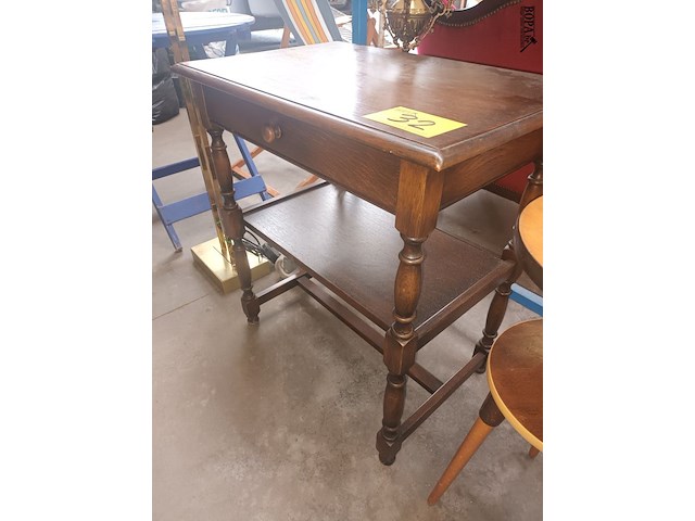 Lot 32 - bijzettafel met lade - afbeelding 2 van  3