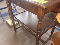 Lot 32 - bijzettafel met lade - afbeelding 2 van  3