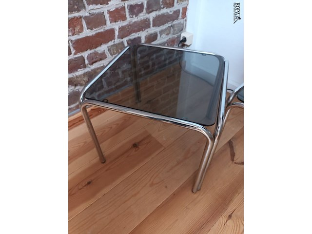 Lot 32 - bijzettafels en krantenrekje - afbeelding 2 van  3