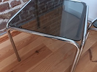 Lot 32 - bijzettafels en krantenrekje - afbeelding 2 van  3