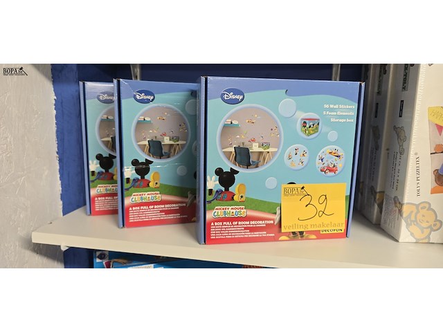 Lot 32 - disney kamerdecoratie nieuw 4 dozen - afbeelding 1 van  3