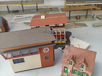 Lot 32 - faller modeltreingebouwen - 3 stuks - afbeelding 1 van  5
