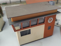 Lot 32 - faller modeltreingebouwen - 3 stuks - afbeelding 2 van  5