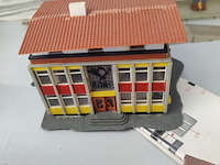 Lot 32 - faller modeltreingebouwen - 3 stuks - afbeelding 4 van  5