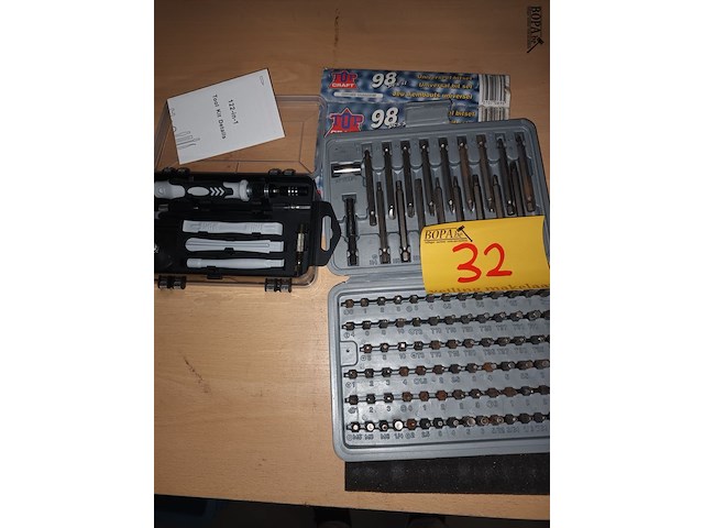 Lot 32 - gereedschap - afbeelding 1 van  3