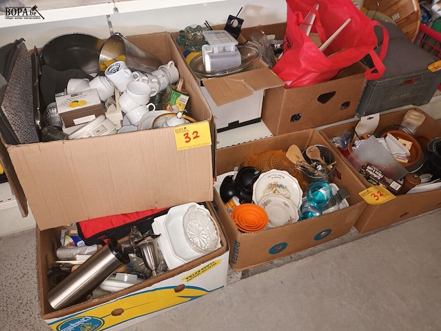 Lot 32 - groot lot huisraad - afbeelding 1 van  6