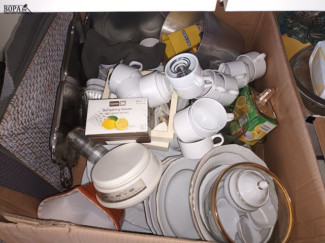 Lot 32 - groot lot huisraad - afbeelding 2 van  6