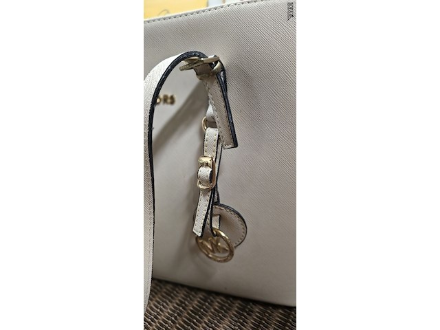 Lot 32 - grote handtas getekend michael kors - afbeelding 2 van  3