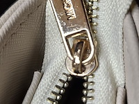 Lot 32 - grote handtas getekend michael kors - afbeelding 3 van  3