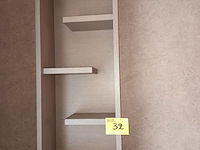 Lot 32 - hangkastje - afbeelding 1 van  2