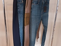 Lot 32 - herenbroeken diverse maten. 4 stuks