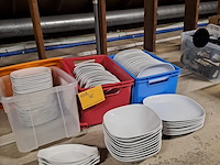 Lot 32 - hotelservies wit - afbeelding 1 van  2