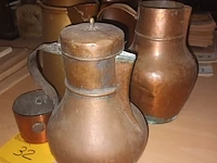 Lot 32 - koperen kannen en potje. 4 stuks