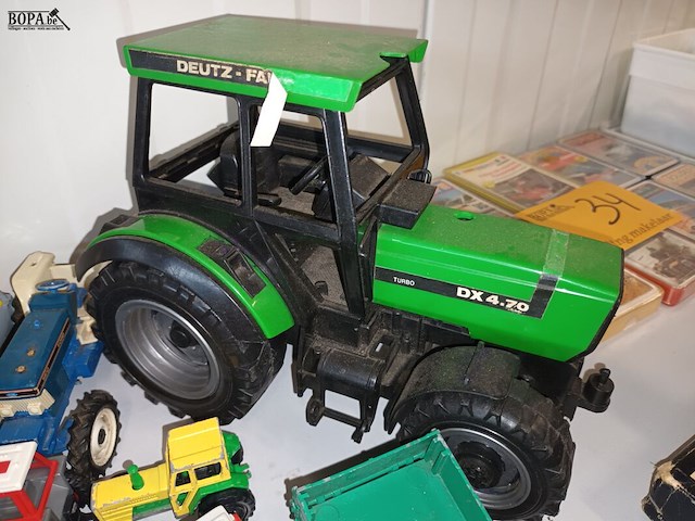 Lot 32 - landbouwvoertuigen en oldtimer. 12 stuks - afbeelding 2 van  7