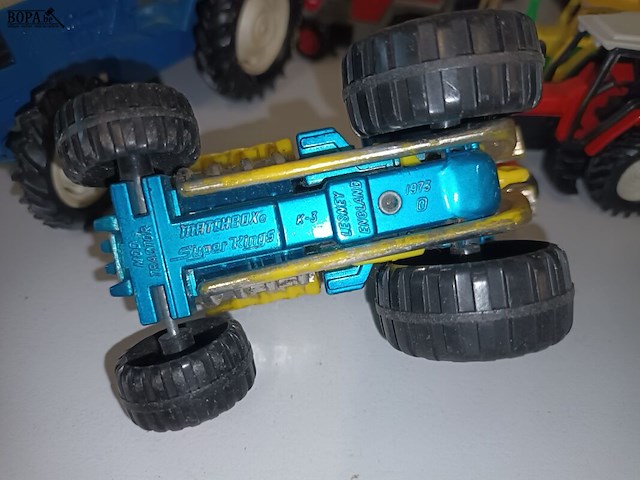 Lot 32 - landbouwvoertuigen en oldtimer. 12 stuks - afbeelding 5 van  7