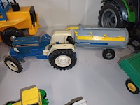 Lot 32 - landbouwvoertuigen en oldtimer. 12 stuks - afbeelding 7 van  7