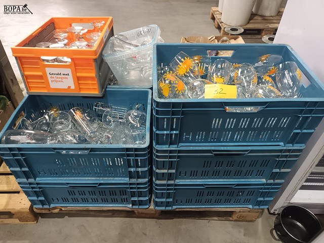 Lot 32 - lot diverse glazen - afbeelding 1 van  6