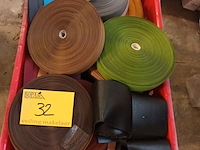 Lot 32 - lot naaibanden - afbeelding 1 van  4
