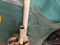 Lot 32 - parasol - afbeelding 2 van  2