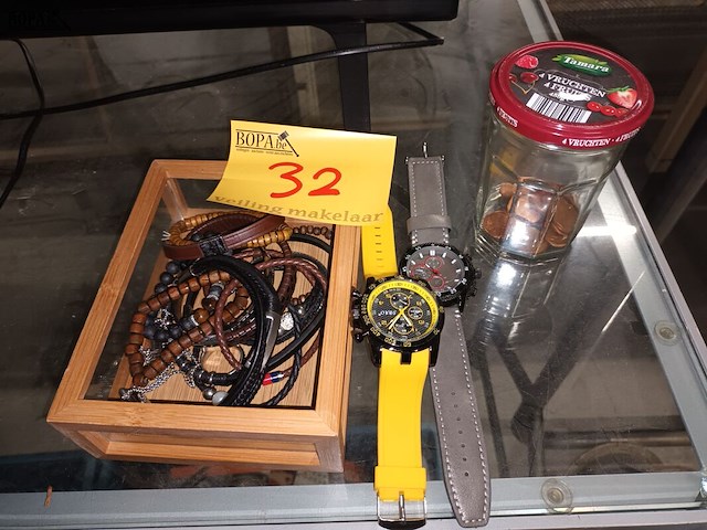 Lot 32 - polshorloges en armbanden. 16 stuks - afbeelding 1 van  8