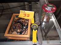 Lot 32 - polshorloges en armbanden. 16 stuks - afbeelding 1 van  8
