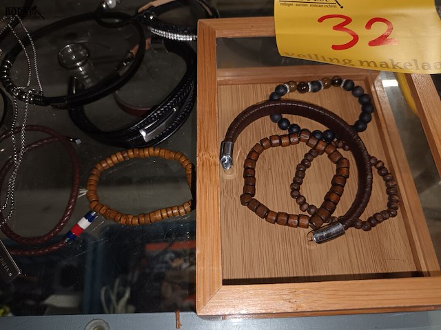 Lot 32 - polshorloges en armbanden. 16 stuks - afbeelding 2 van  8