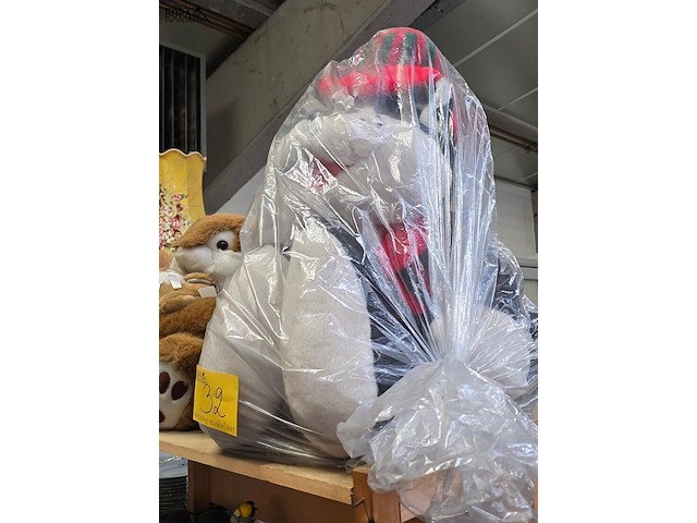 Lot 32 - reuze knuffels, konijn met baby en kat - afbeelding 3 van  3