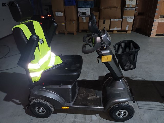 Lot 32 - scootmobiel - afbeelding 1 van  11