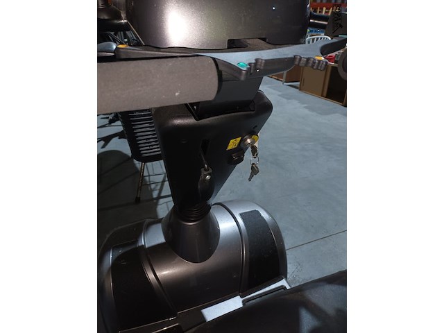 Lot 32 - scootmobiel - afbeelding 10 van  11