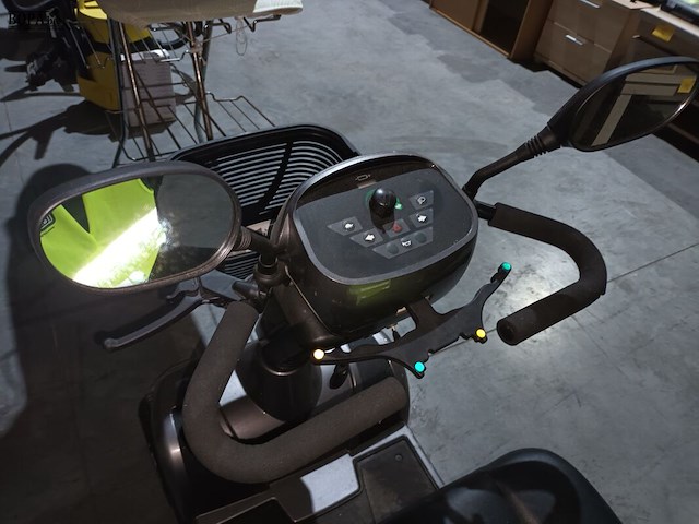 Lot 32 - scootmobiel - afbeelding 11 van  11