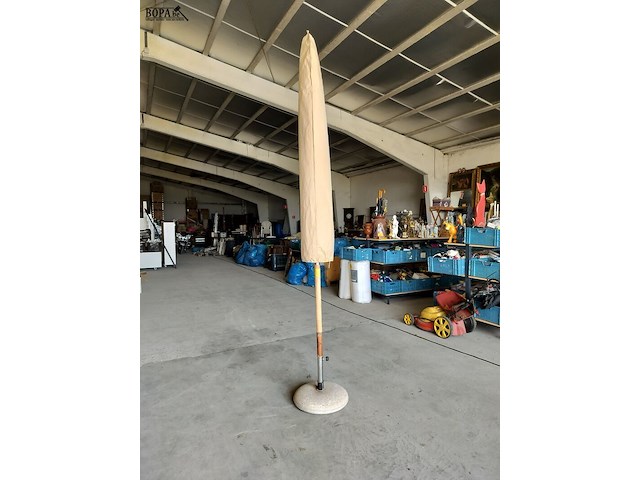 Lot 32 - terrasparasol - afbeelding 1 van  5