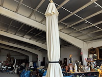 Lot 32 - terrasparasol - afbeelding 2 van  5
