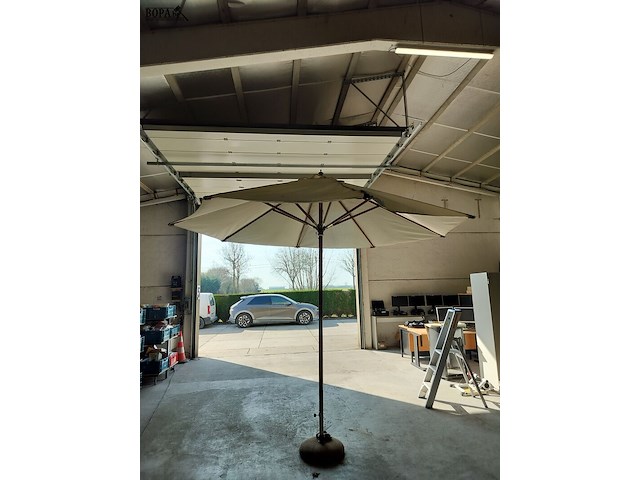Lot 32 - terrasparasol - afbeelding 3 van  5