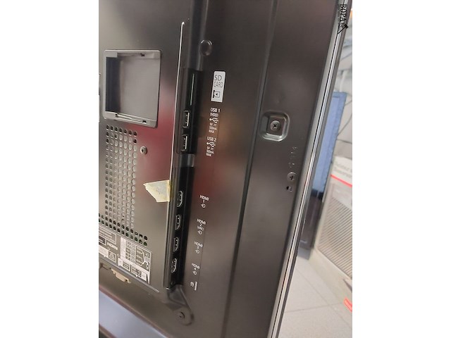 Lot 32 - tv panasonic tx-l37e5e - afbeelding 2 van  4