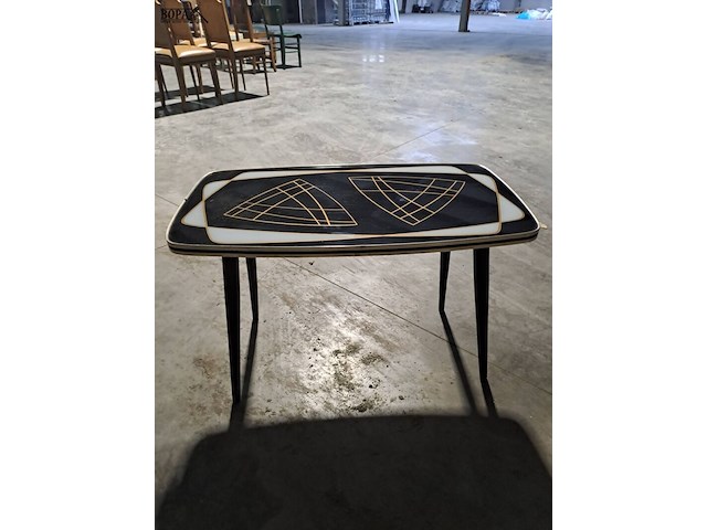 Lot 32 - vintage formica salontafel zwart, wit en goudpatroon - afbeelding 5 van  5