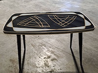 Lot 32 - vintage formica salontafel zwart, wit en goudpatroon - afbeelding 5 van  5